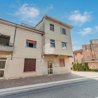 4 LOCALI A VILLAFRANCA DI VERONA