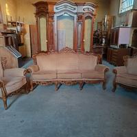 divano e poltrone in stile barocco