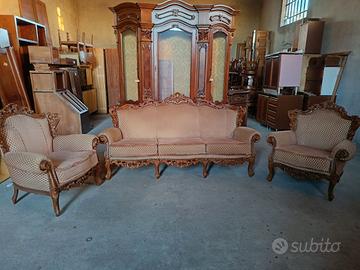 divano e poltrone in stile barocco