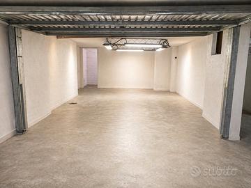 Ampio locale di circa 40 mq - ideale come magazzin
