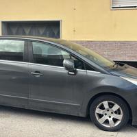 Peugeot 5008 diesel  2011