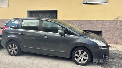 Peugeot 5008 diesel  2011