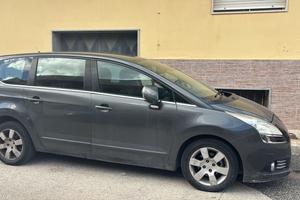 Peugeot 5008 diesel  2011