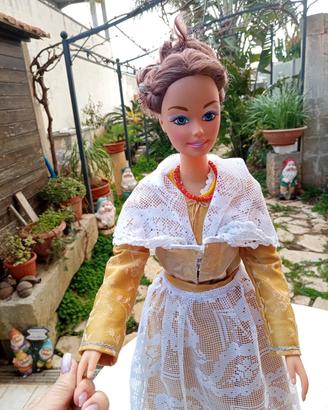bambola con costume tradizionale di Palombara S