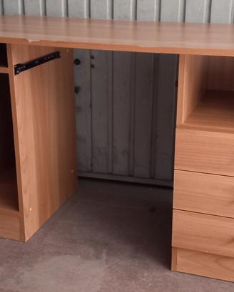 scrivania usata color legno con cassetti 