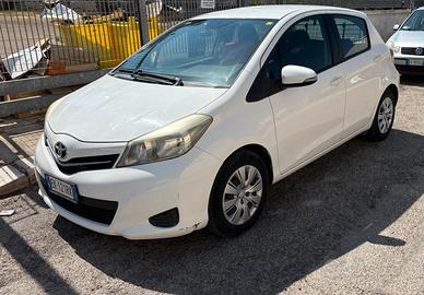 Toyota yaris 1,3 benzina vuole un nuovo amore