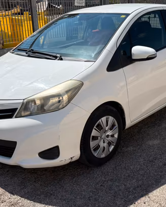 Toyota yaris 1,3 benzina vuole un nuovo amore
