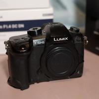Fotocamera Lumix GH5 (Vlog sbloccato) + 3 ottiche