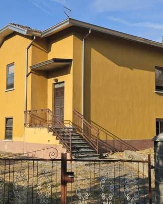 Villa di 200 m² con più di 5 locali e box auto a V