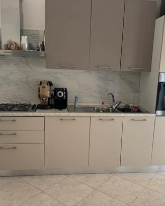 cucina tavola e sedie usate