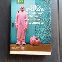 Il centenario che saltò dalla finestra e scomparve