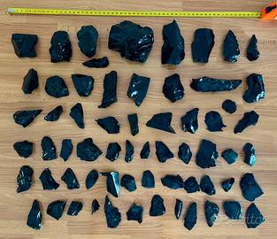 Minerali di ossidiana naturale