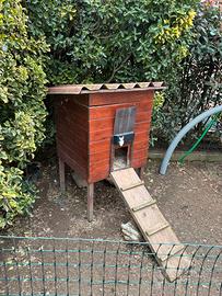 Pollaio autocostruito con tetto apribile