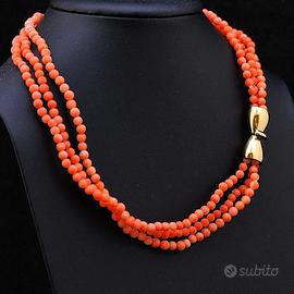 COLLANA DI CORALLO ROSA A TRE FILI E GANCIO IN ORO