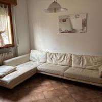 DIVANO IN PELLE BIANCA 