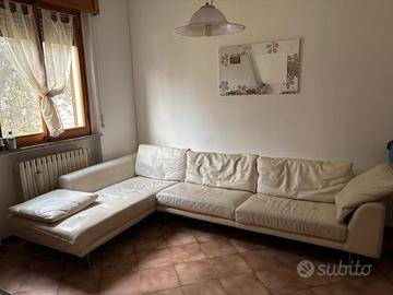 DIVANO IN PELLE BIANCA 