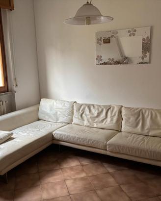 DIVANO IN PELLE BIANCA 