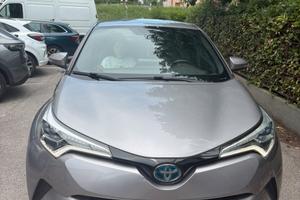 TOYOTA C-HR 1.8 HYBRID