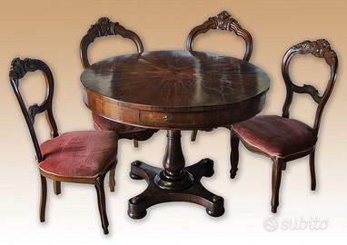 Tavolo con sedie dell’Ottocento