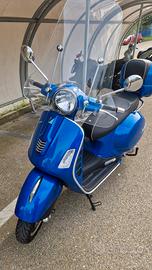 Piaggio Vespa GTS 300 Super 