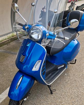 Piaggio Vespa GTS 300 Super 