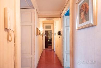 Stanza 30 mq, luminosa, ultimo piano