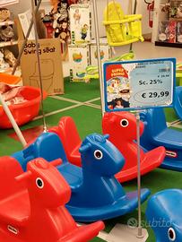 Cavallo a dondolo rosso