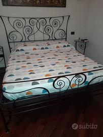 Letto matrimoniale ferro pieno con inserti ambra