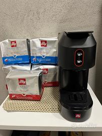 macchinetta del caffè Illy più capsule