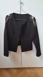 Blazer Nero Corto con Spalline Gioiello e Catene 