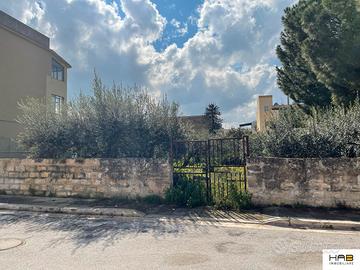 Terreno edificabile B3 recintato Via Pilati