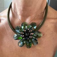 Collana girocollo in pietre verdi