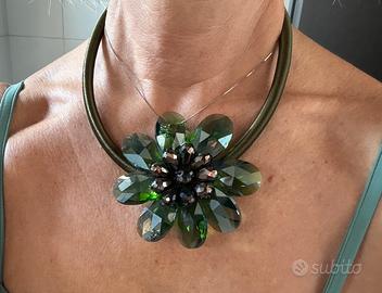 Collana girocollo in pietre verdi