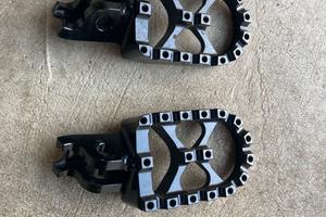 Transalp 750 pedane in ergal