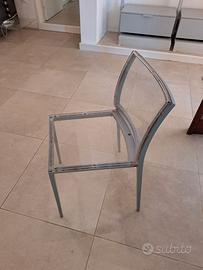 Sedia plastica e metallo