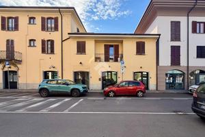 NEGOZIO A CALUSCO D'ADDA