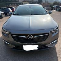 Oper insignia grand sport