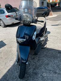 Scarabeo Piaggio 400 