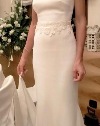 Abito da sposa con coprispalle in pizzo