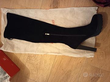 Stivali nuovi n. 37 Laura Biagiotti – mai indossat