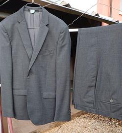 Completo uomo con camicie e cravatte