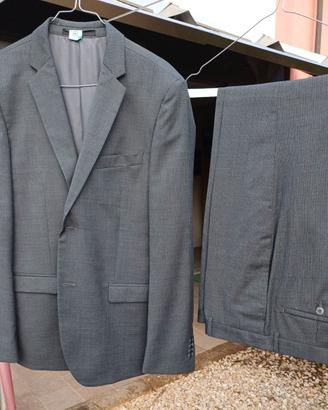 Completo uomo con camicie e cravatte