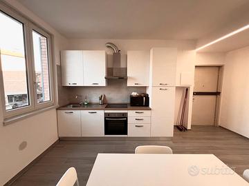 Camera Singola Arredata in Appartamento