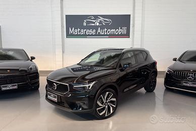 Volvo XC40 B3 MILD HYBRID CORE auto 2.0cc 163cv Ca