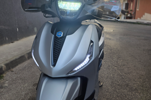 Beverly 300 s hpe pari al nuovo