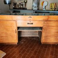  bancone da negozio con piano in vetro trasparente