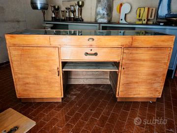  bancone da negozio con piano in vetro trasparente