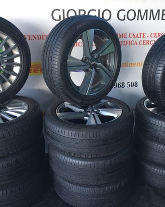 Vaste misure di gomme e cerchi