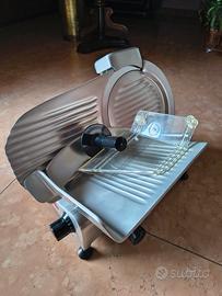 Affettatrice a gravità 