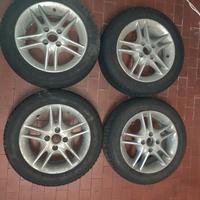 cerchi in lega con pneumatici termici Fiat Panda
